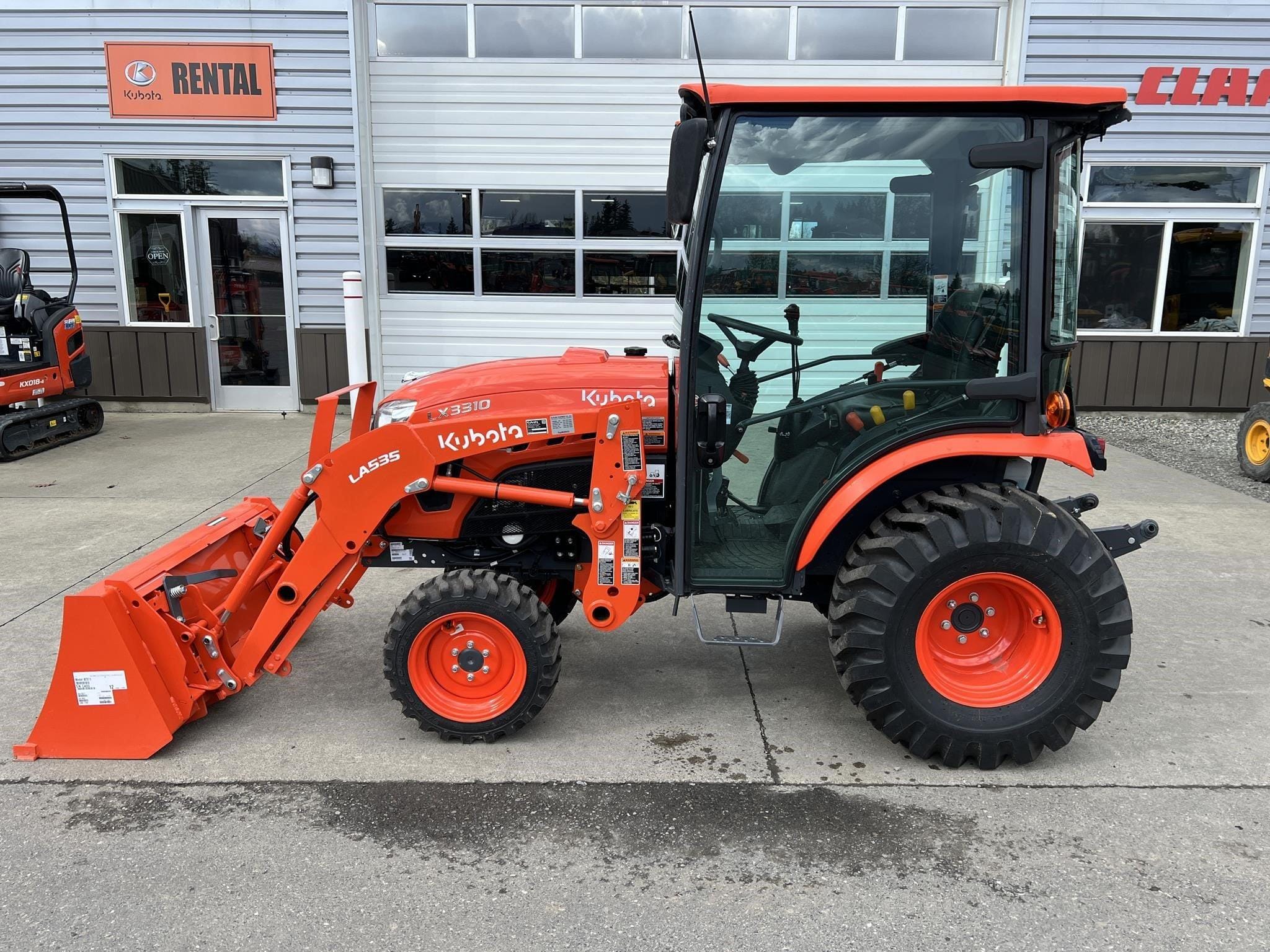 2022 Kubota LX3310HSDC Equipment Image0