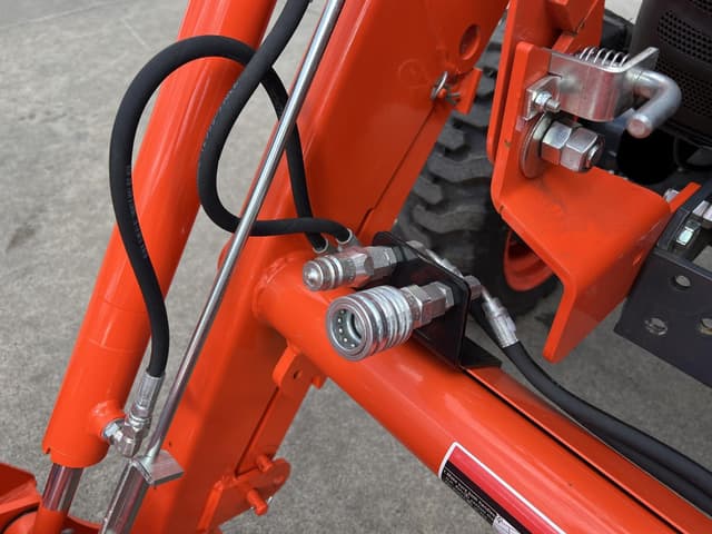 Image of Kubota LX3310HSDC equipment image 3