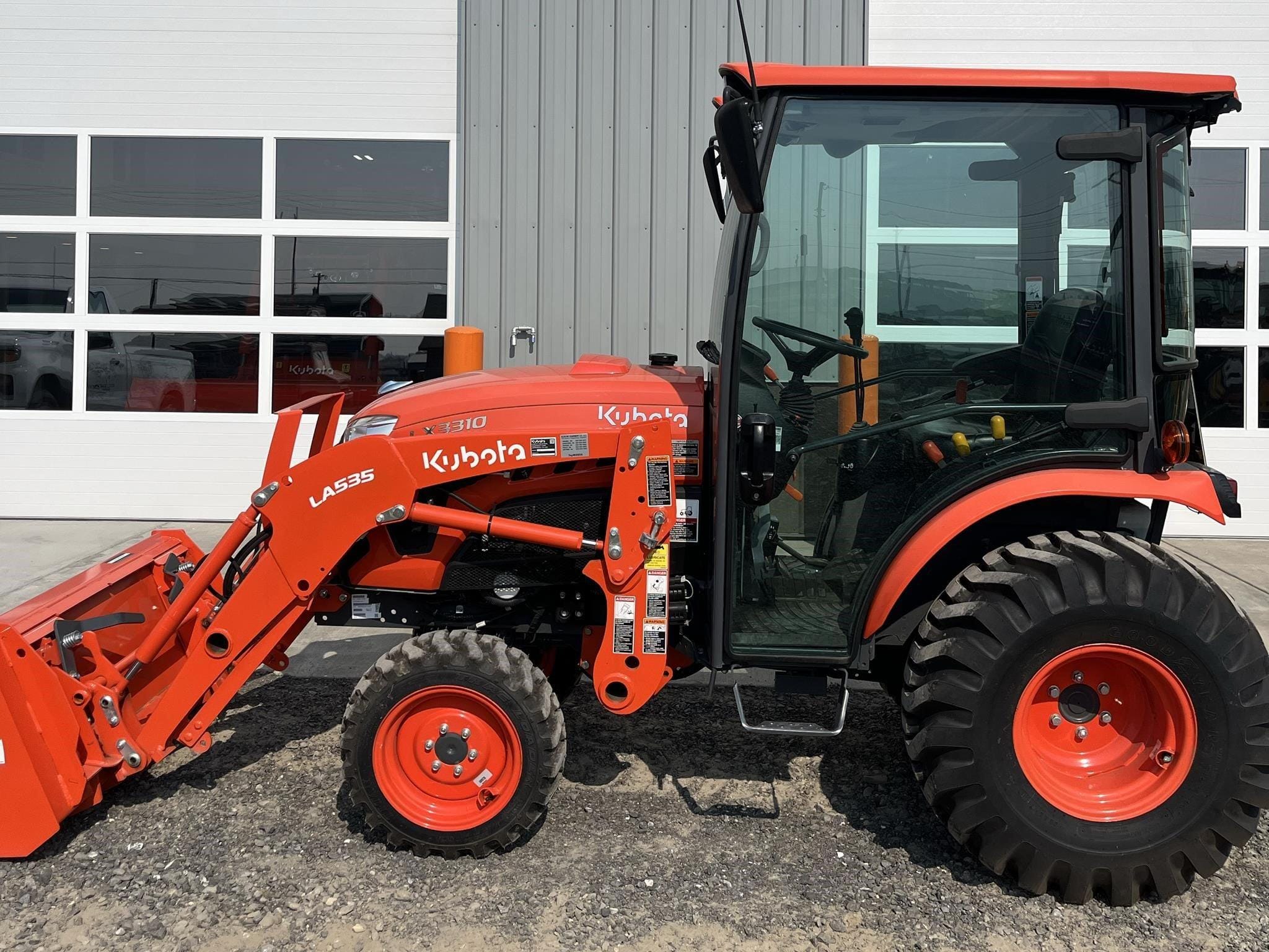 2022 Kubota LX3310HSDC Equipment Image0