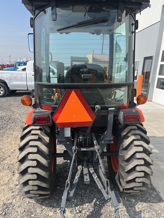 Image of Kubota LX3310HSDC equipment image 2