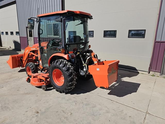 Image of Kubota LX3310 equipment image 4