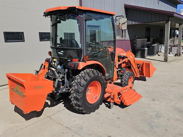 Image of Kubota LX3310 equipment image 3