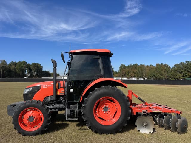 Image of Kubota M4-071 equipment image 1