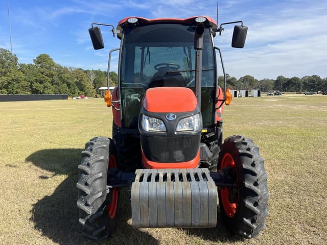 Image of Kubota M4-071 equipment image 3