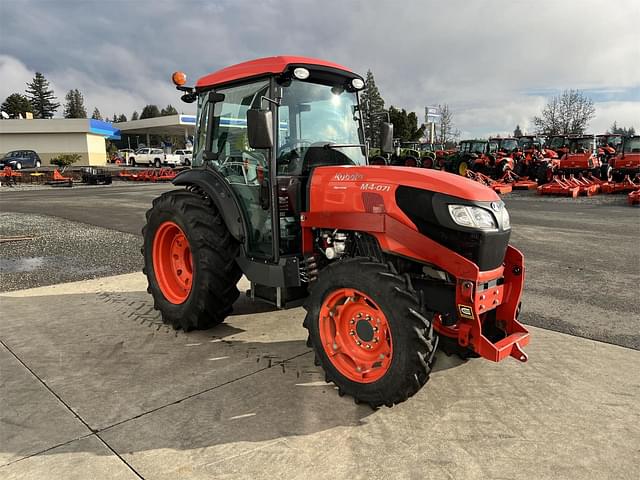 Image of Kubota M4N-071 equipment image 3