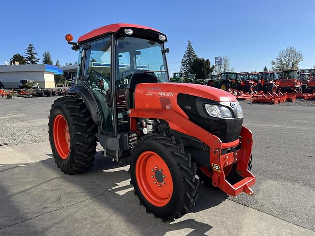 Image of Kubota M4N-071 equipment image 3