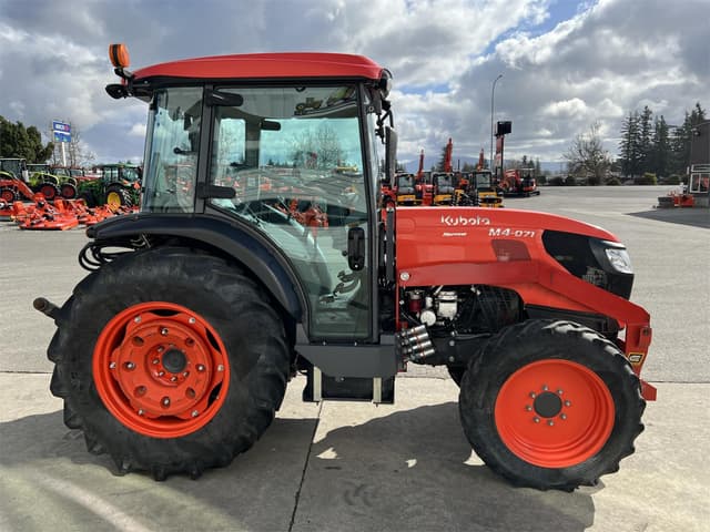 Image of Kubota M4N-071HDC12 equipment image 4