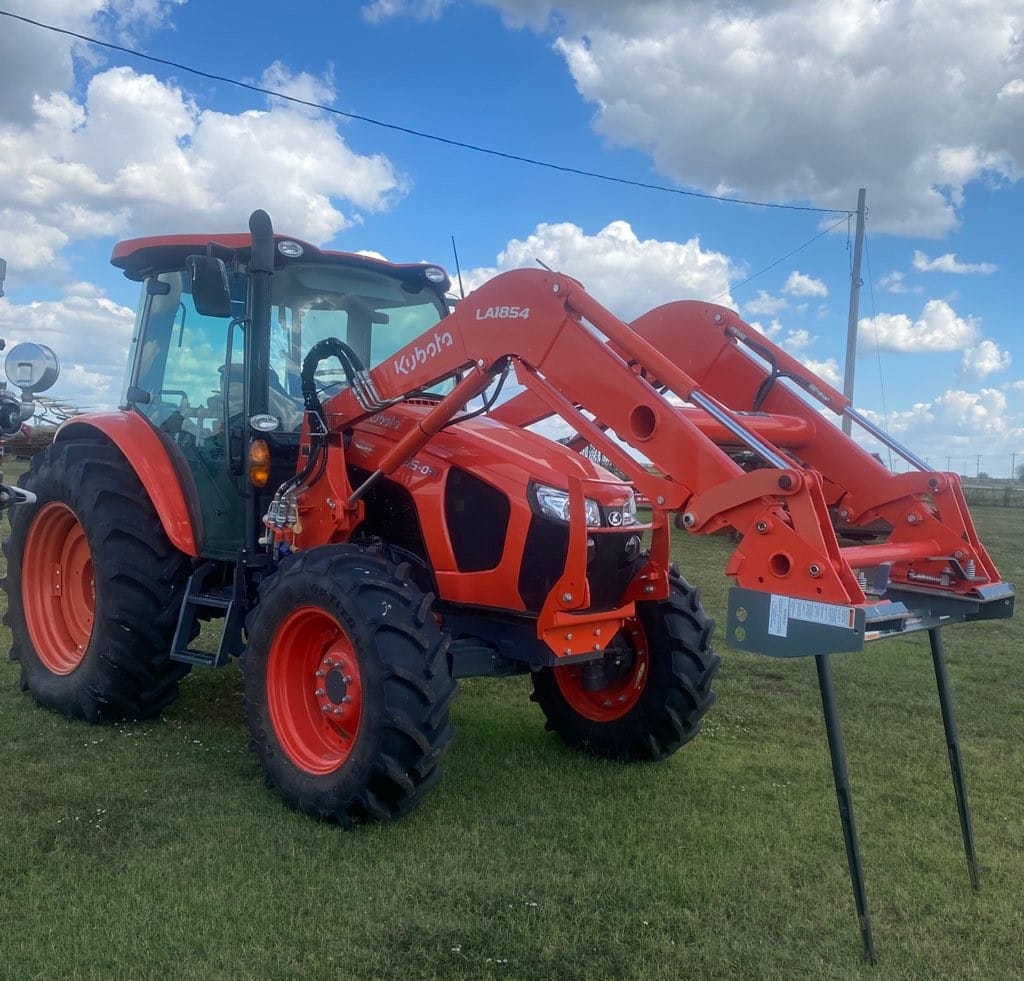 Kubota M5-091 Equipment Image0