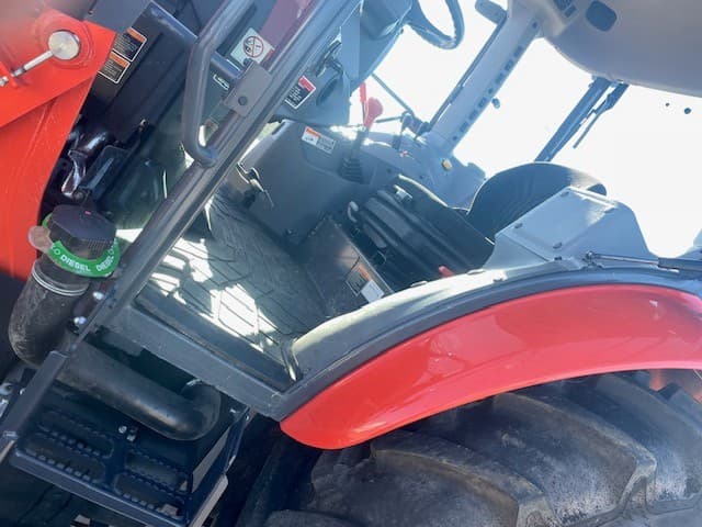 Image of Kubota M5-091HD equipment image 3