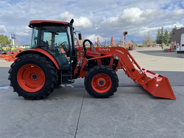 Image of Kubota M5-111HDC24 equipment image 4
