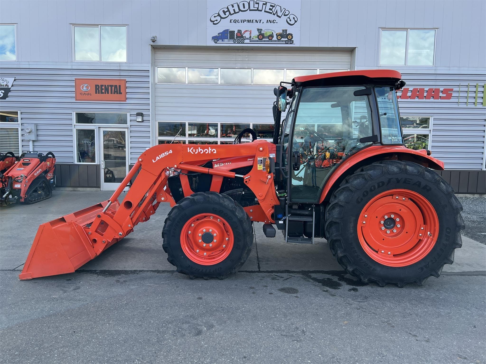 2022 Kubota M5-111HDC24 Equipment Image0