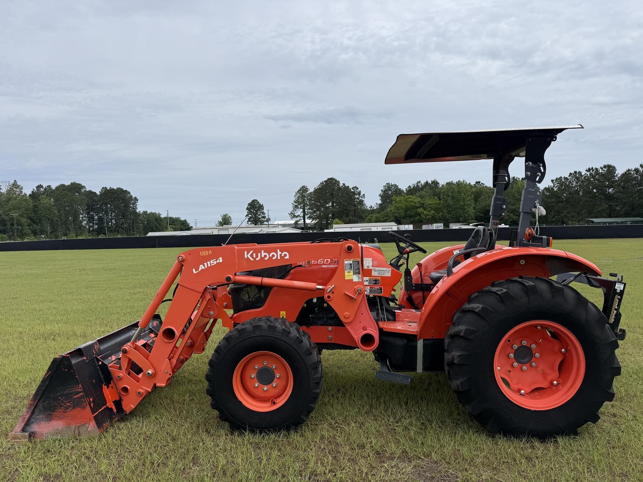 2022 Kubota M5660SUHD Equipment Image0