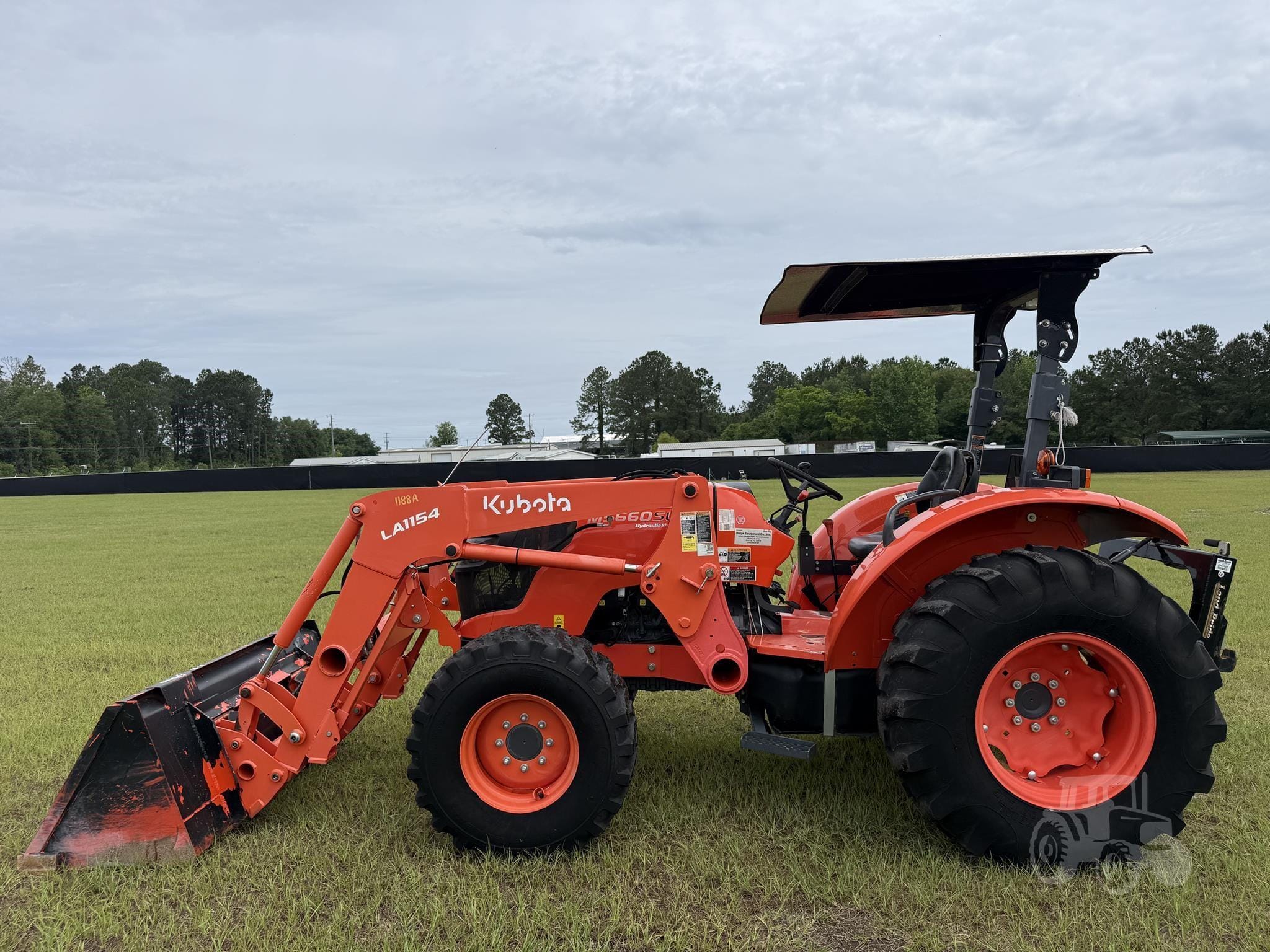2022 Kubota M5660SUHD Equipment Image0