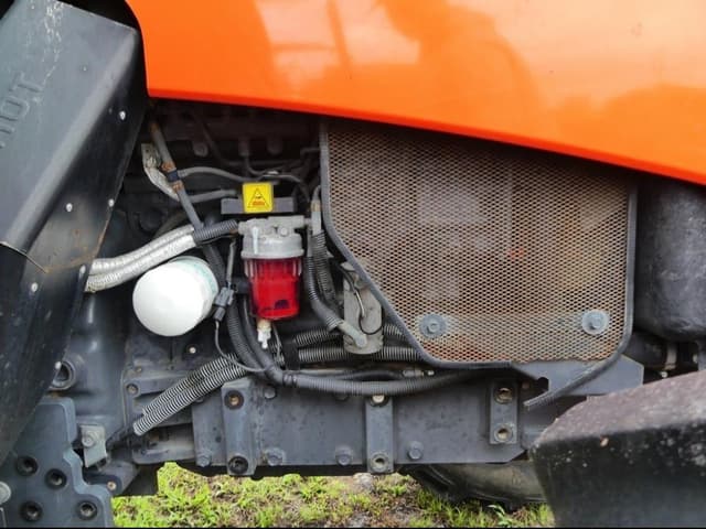 Image of Kubota M6-111 equipment image 4