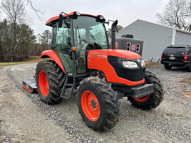 Image of Kubota M6060 equipment image 3