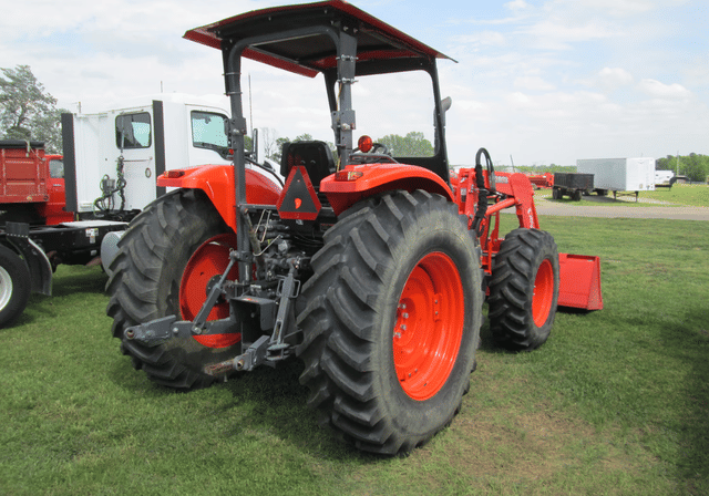 Image of Kubota M6S-111 equipment image 2