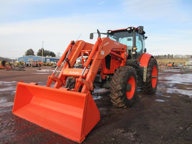 Image of Kubota M7.132 Deluxe equipment image 3