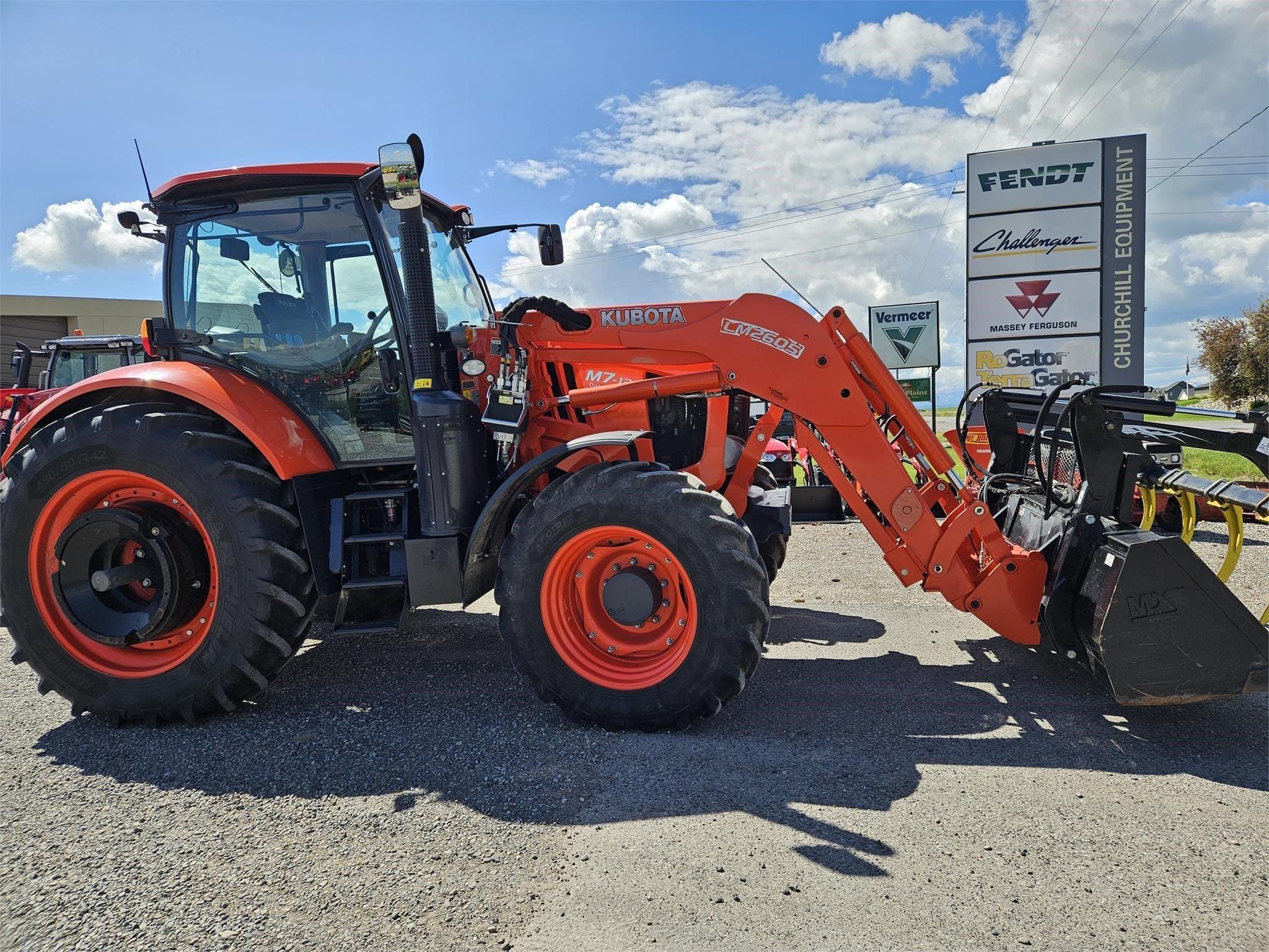 2022 Kubota M7.132 Deluxe Equipment Image0