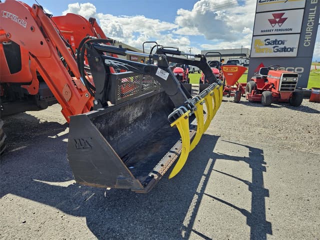 Image of Kubota M7.132 Deluxe equipment image 2