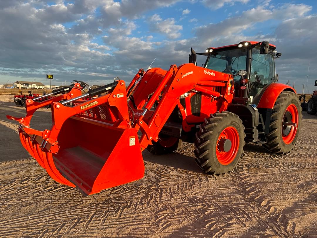 Image of Kubota M7.132 Deluxe Image 0