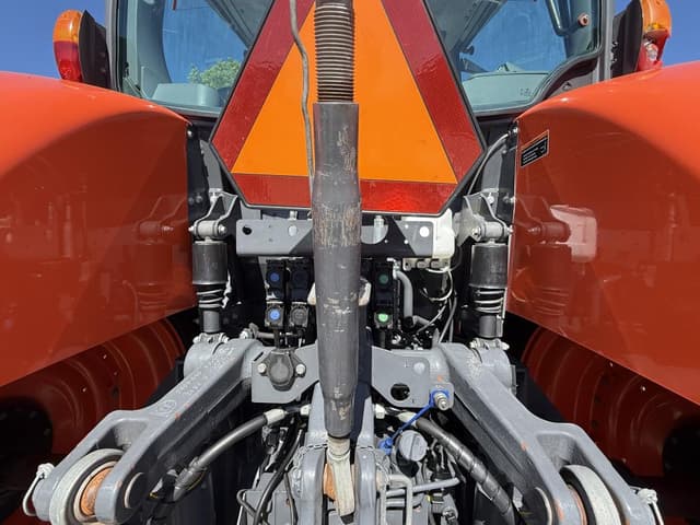 Image of Kubota M7.152 Deluxe equipment image 4