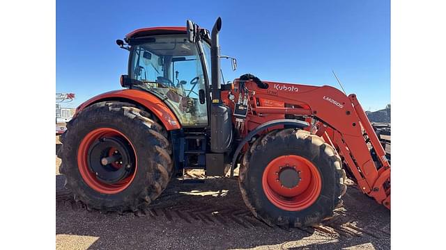 Image of Kubota M7.152 Deluxe equipment image 2