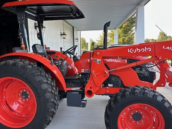 Image of Kubota M7060 equipment image 2