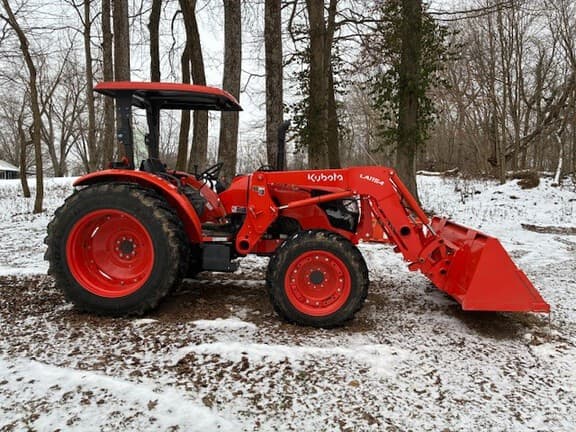 Image of Kubota M7060 equipment image 3