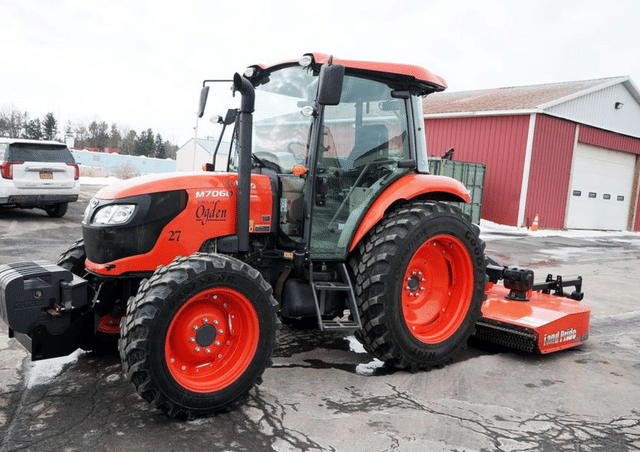 Image of Kubota M7060 equipment image 2