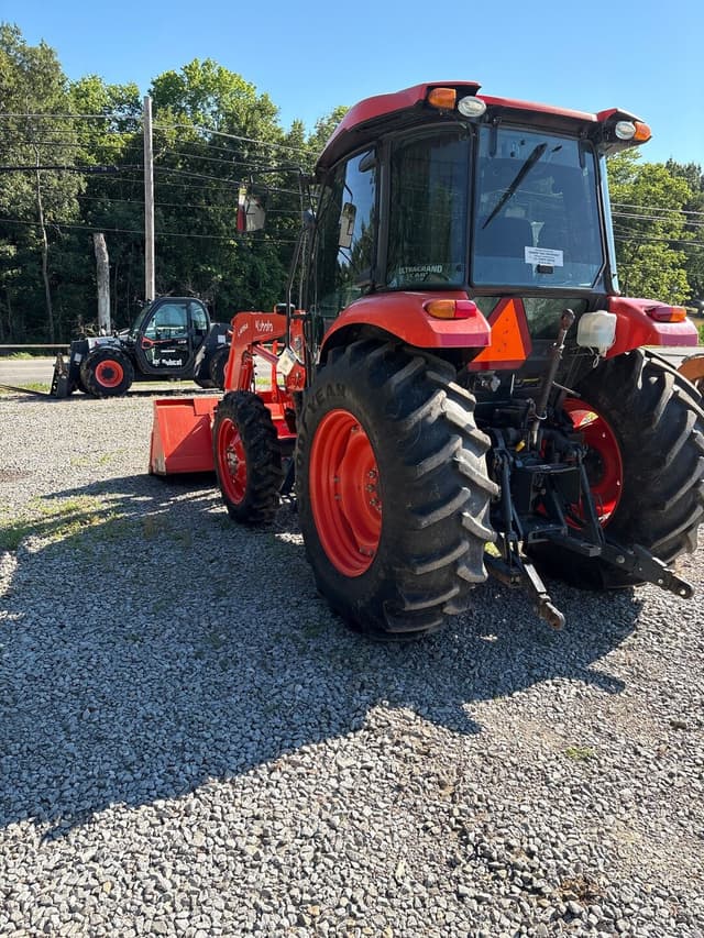 Image of Kubota M7060 equipment image 4