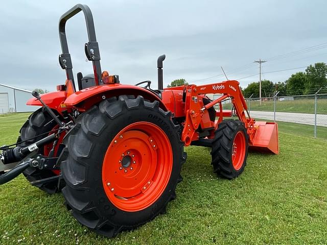 Image of Kubota M7060 equipment image 2