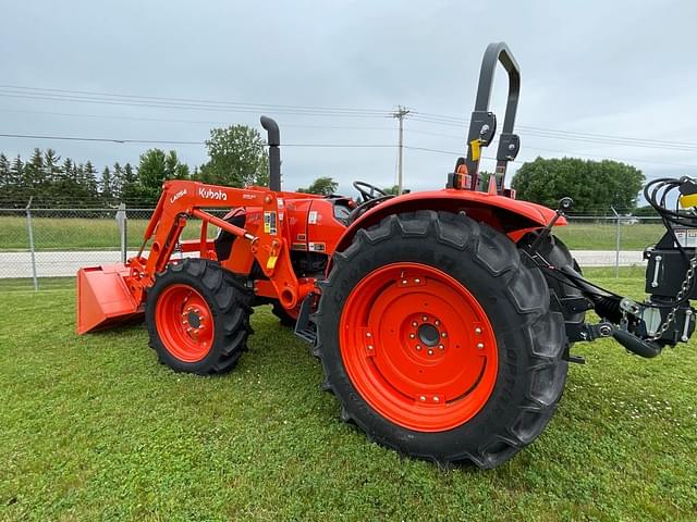 Image of Kubota M7060 equipment image 4