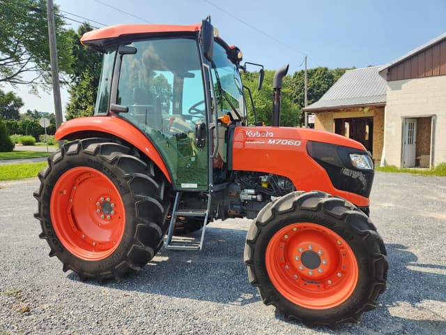 Image of Kubota M7060HDC equipment image 1