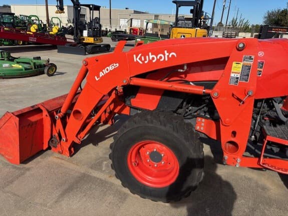Image of Kubota MX5400 equipment image 2