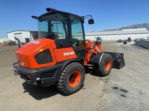 Image of Kubota R640 equipment image 4