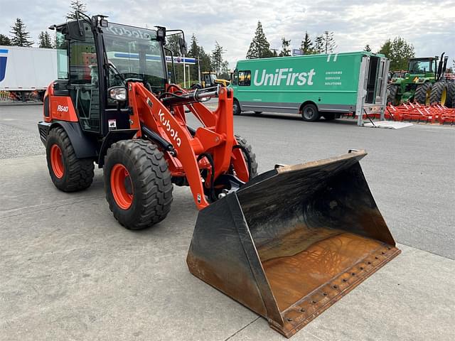 Image of Kubota R640 equipment image 3