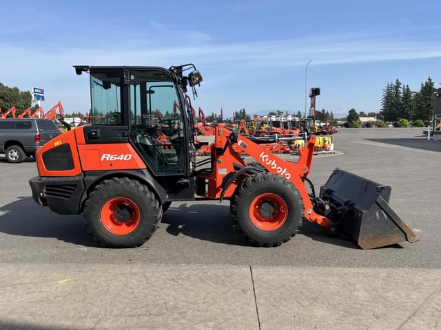 Image of Kubota R640 equipment image 4