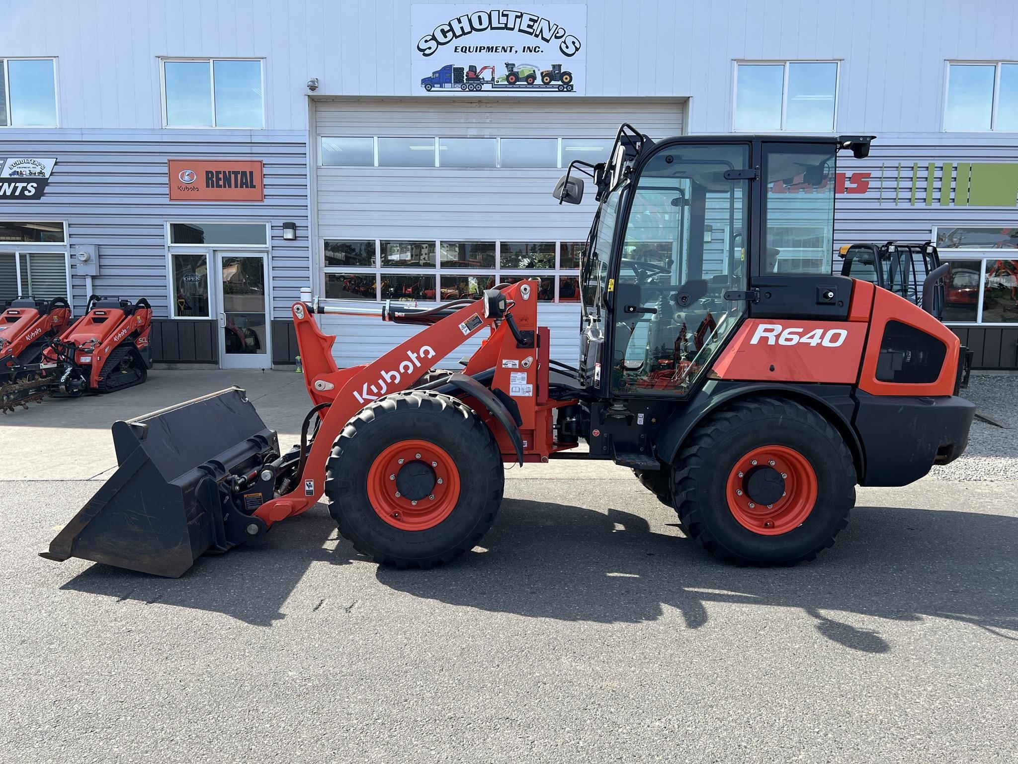 2022 Kubota R640 Equipment Image0