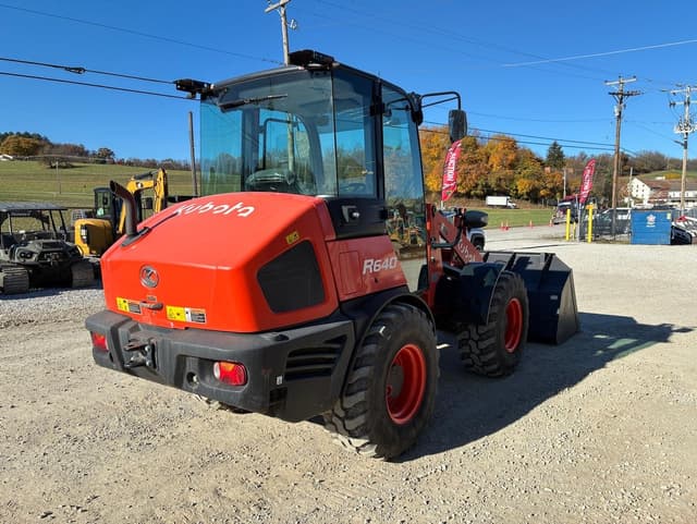 Image of Kubota R640 equipment image 4