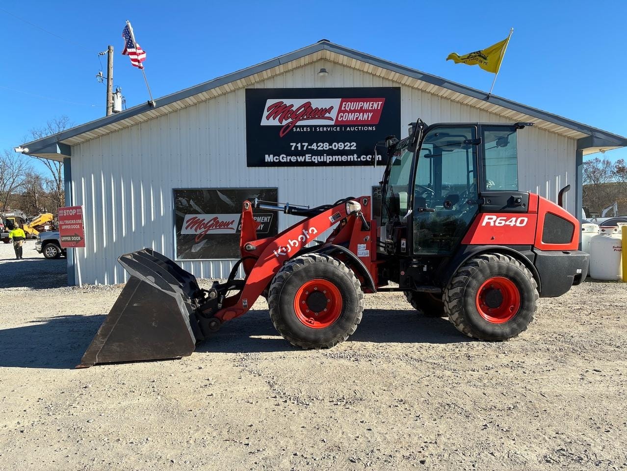 2022 Kubota R640 Equipment Image0