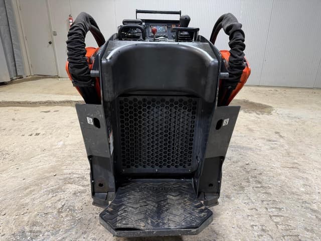 Image of Kubota SCL1000 equipment image 3