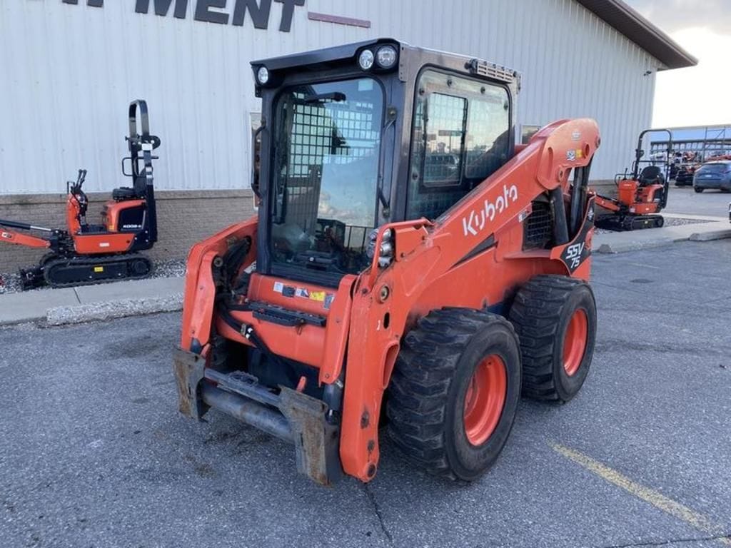 2022 Kubota SSV75 Equipment Image0