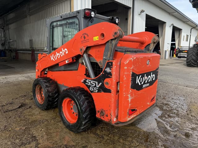 Image of Kubota SSV65 equipment image 2