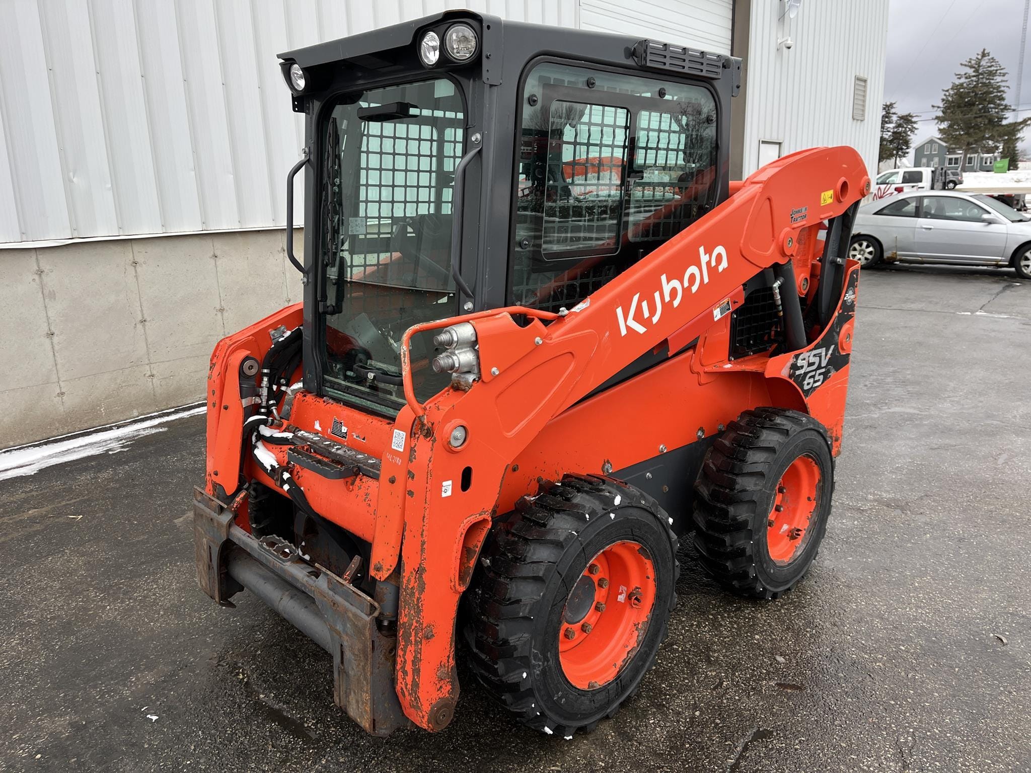 2022 Kubota SSV65 Equipment Image0