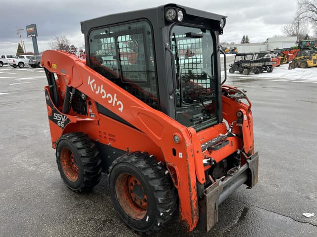 Image of Kubota SSV65 equipment image 2