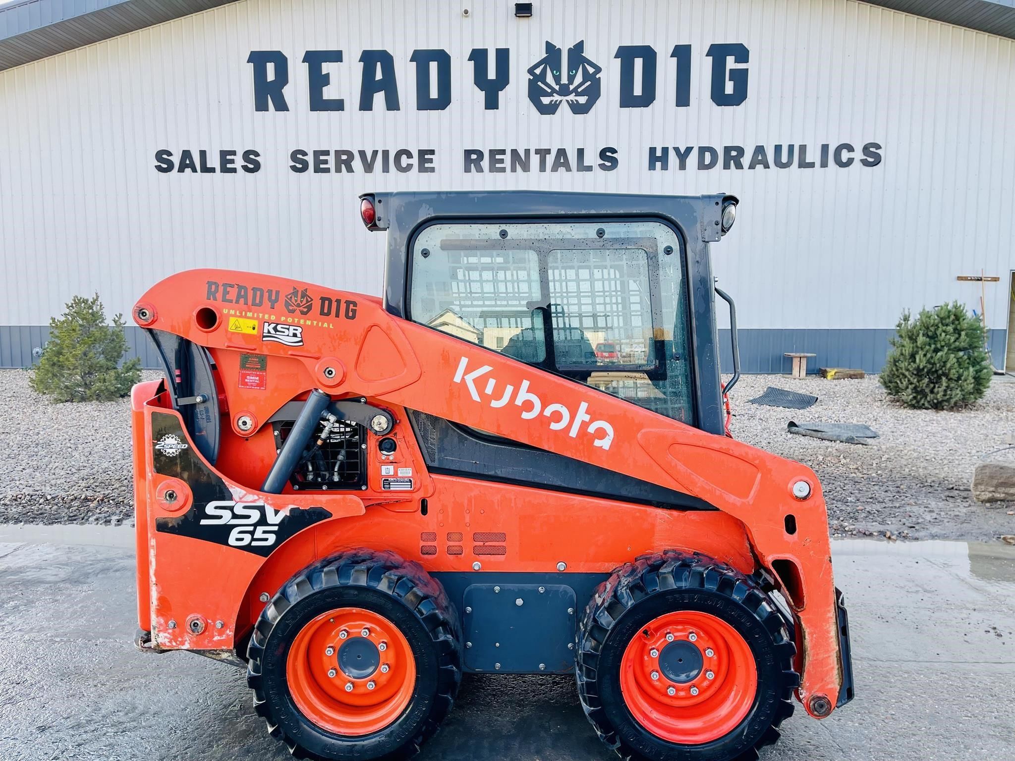 2022 Kubota SSV65 Equipment Image0