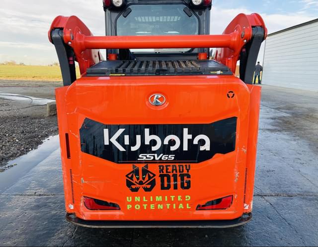 Image of Kubota SSV65 equipment image 3