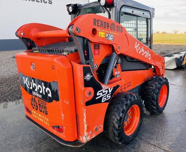 Image of Kubota SSV65 equipment image 2