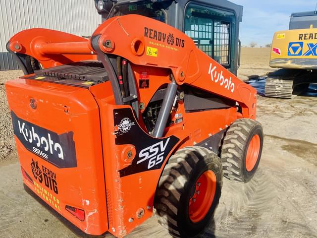Image of Kubota SSV65 equipment image 2