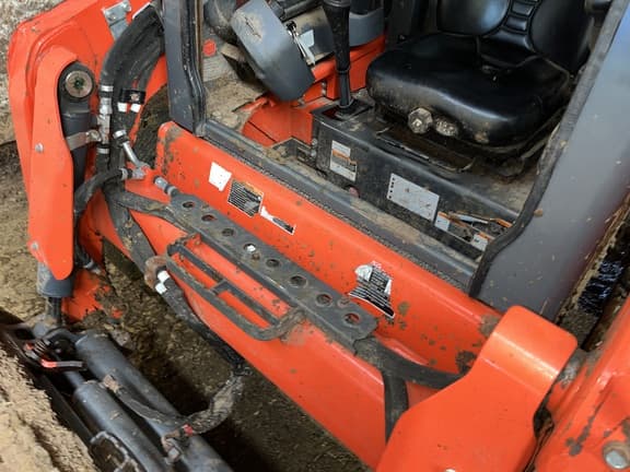 Image of Kubota SSV65 equipment image 3